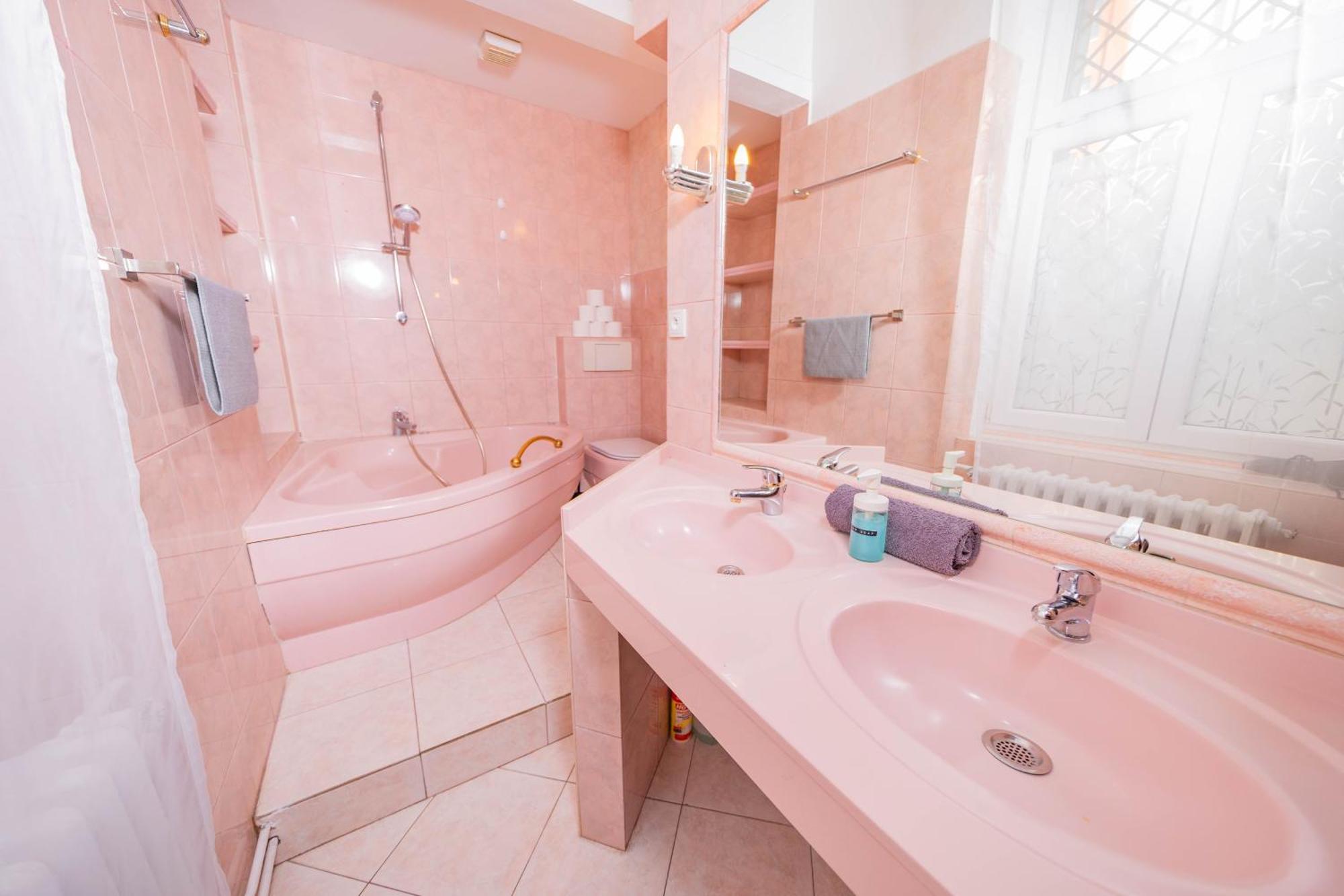 2 Bob's - 2 Bedrooms With King Size Beds Apartament Praga
