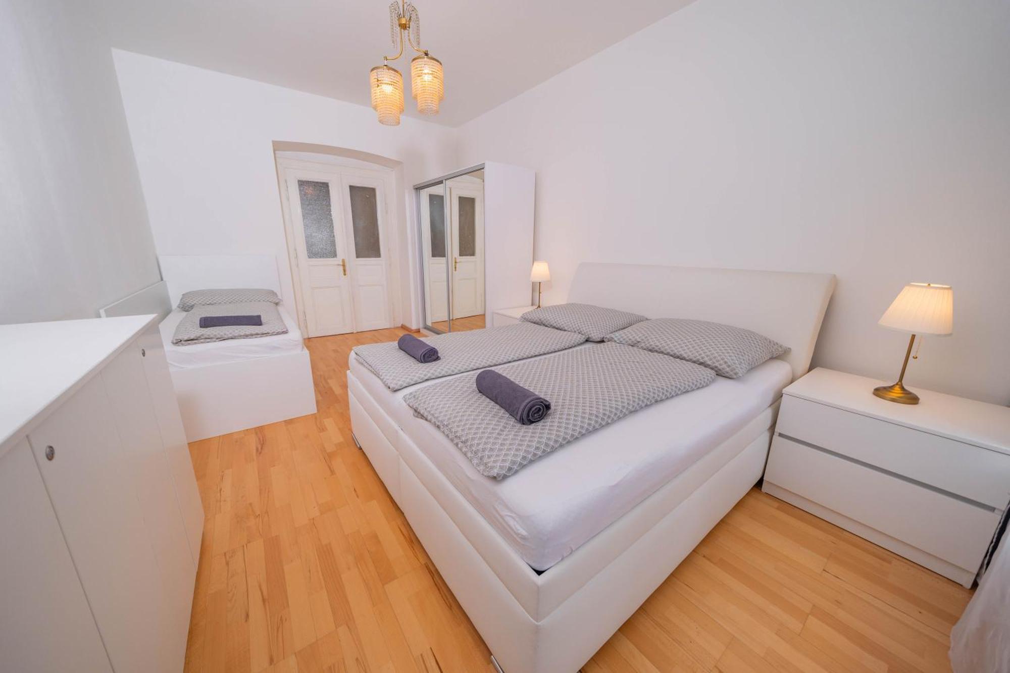 2 Bob's - 2 Bedrooms With King Size Beds * Praga